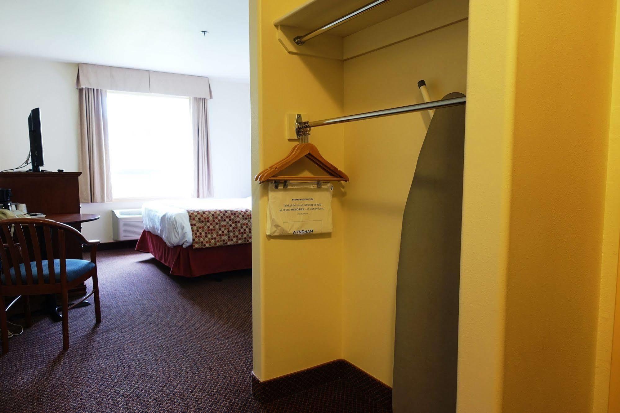 Super 8 By Wyndham Caraquet Hotel Kültér fotó